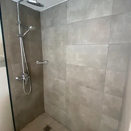 Kikere Hotell